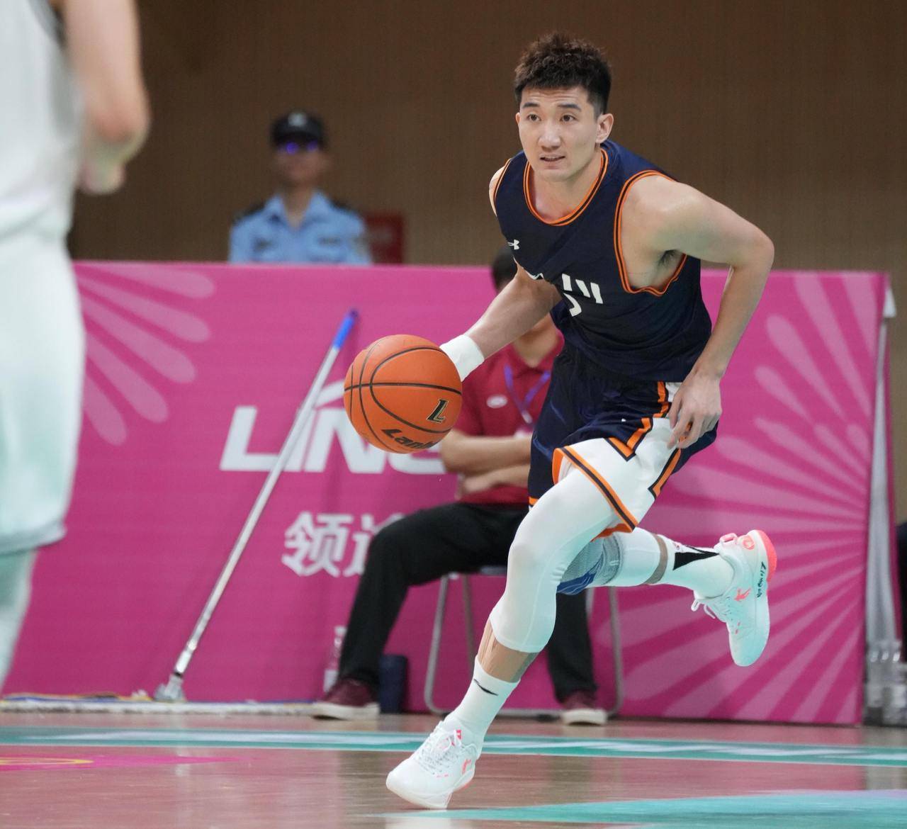 爱游戏APP集结日马赛手感冰凉集结日山东男篮再遭质疑，曼城围绕亚冠再遭质疑直接炸裂的简单介绍