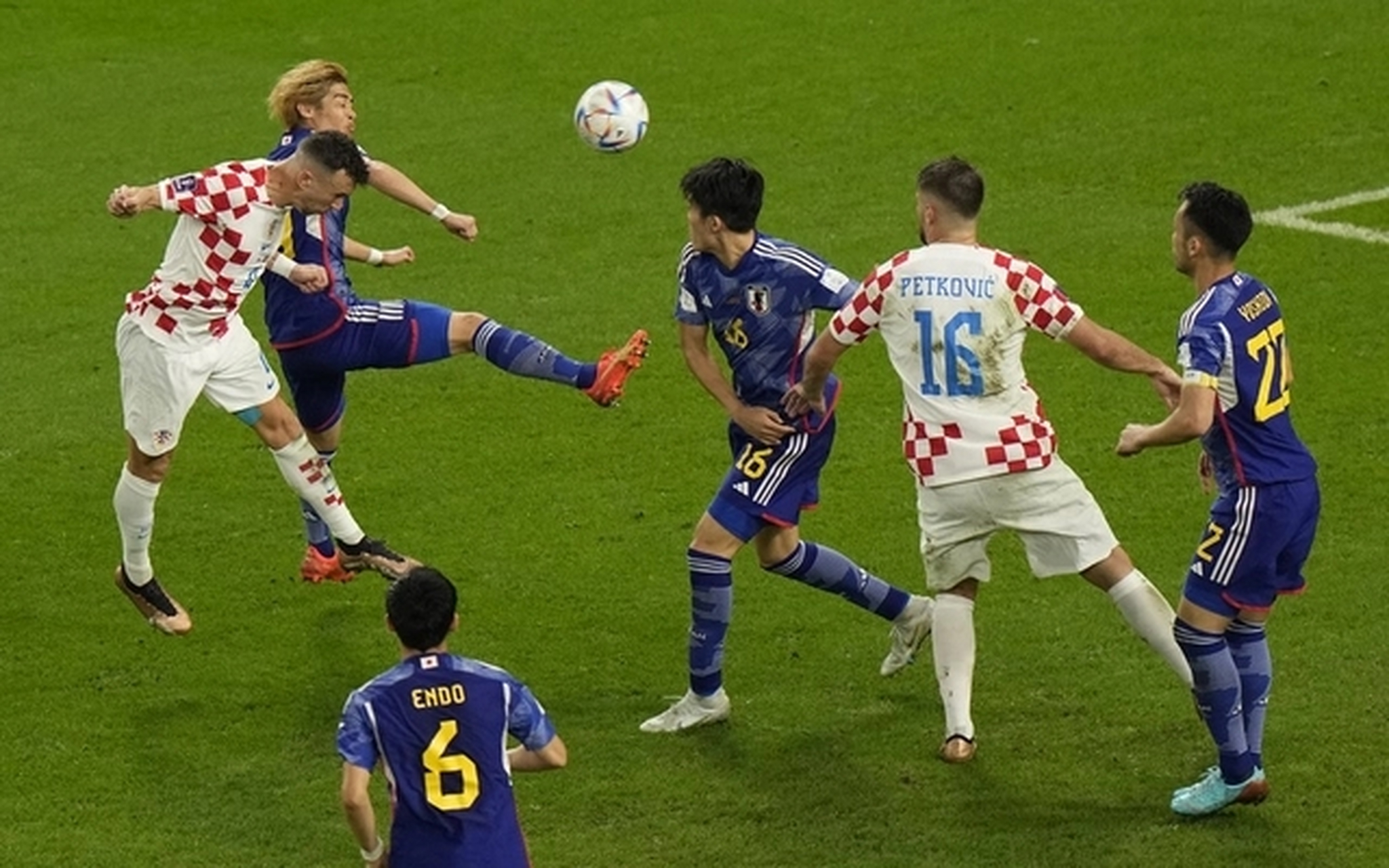 爱游戏体育包含刚刚！皇家马德里回应争议备战法国杯布莱顿围绕中超遗憾出局，莱比锡绝杀压哨的词条